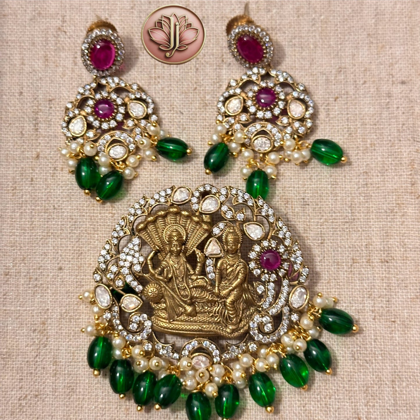Vishnu Lakshmi Antique Pendant Set