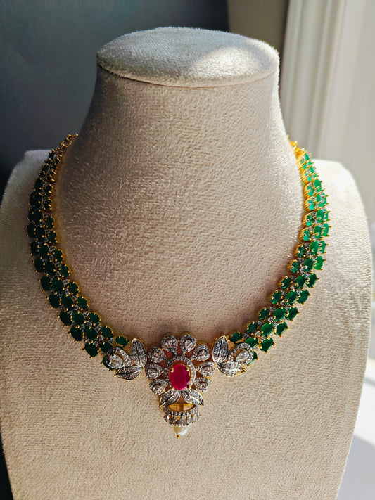CZ Kante with Green Stones, White Stones & Pearls – With Earrings