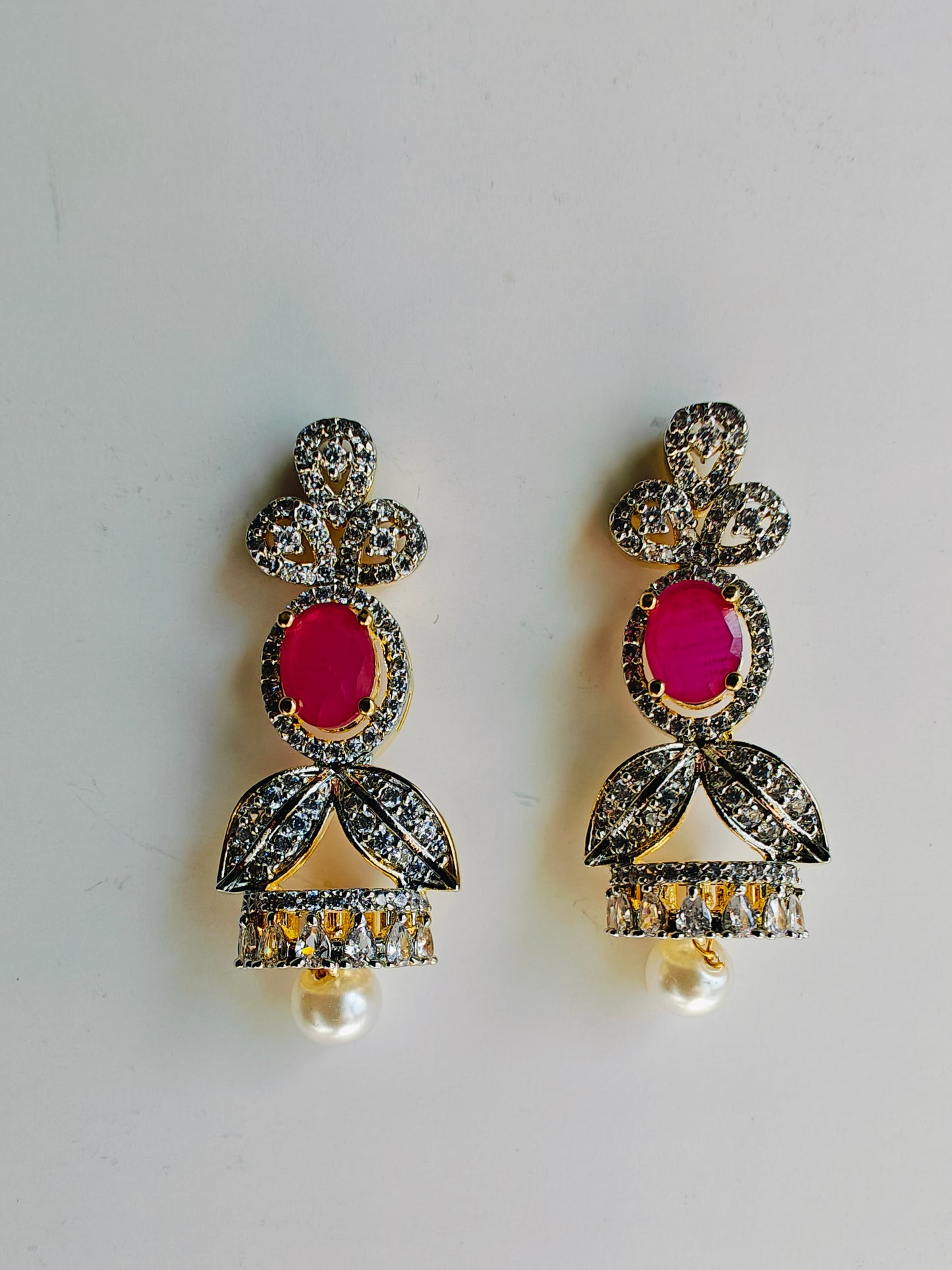 CZ Kante with Green Stones, White Stones & Pearls – With Earrings