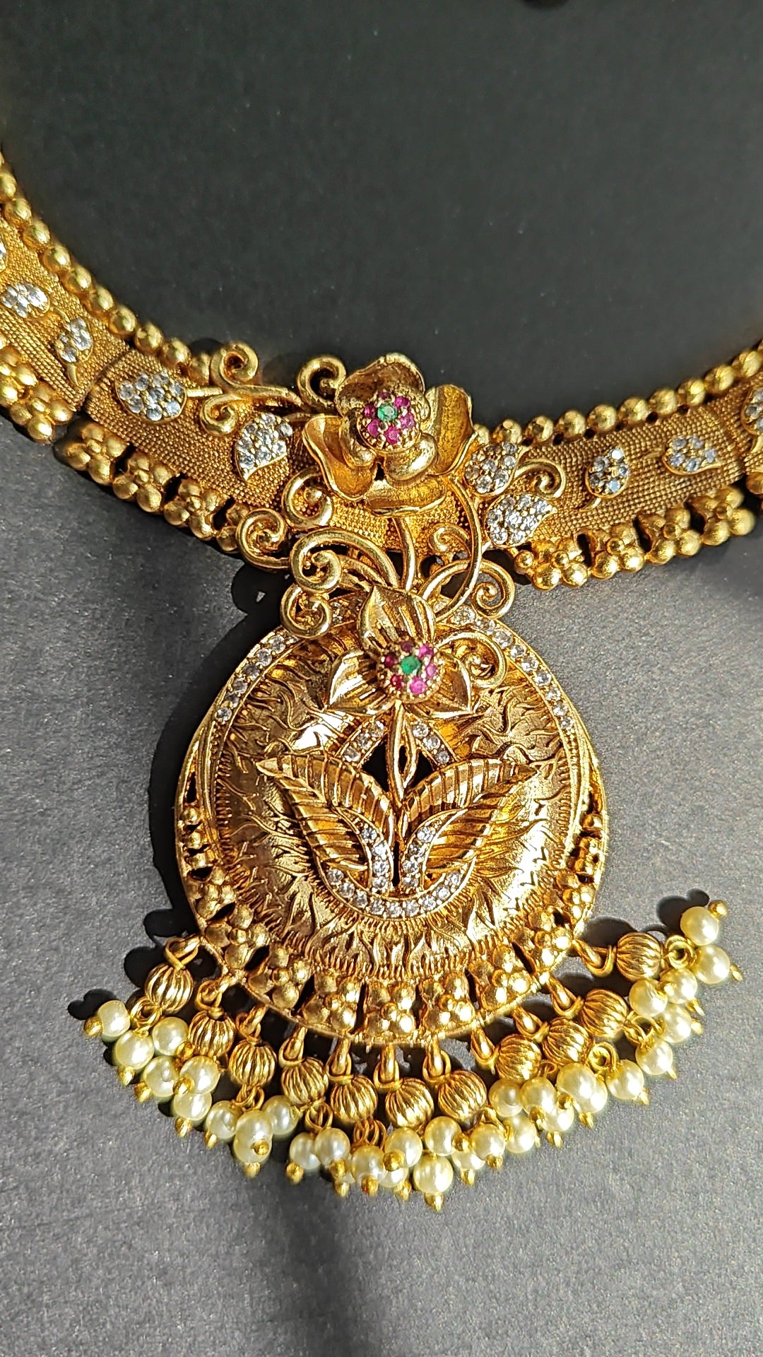 Rich Antique Kante with White Pearls & Earrings