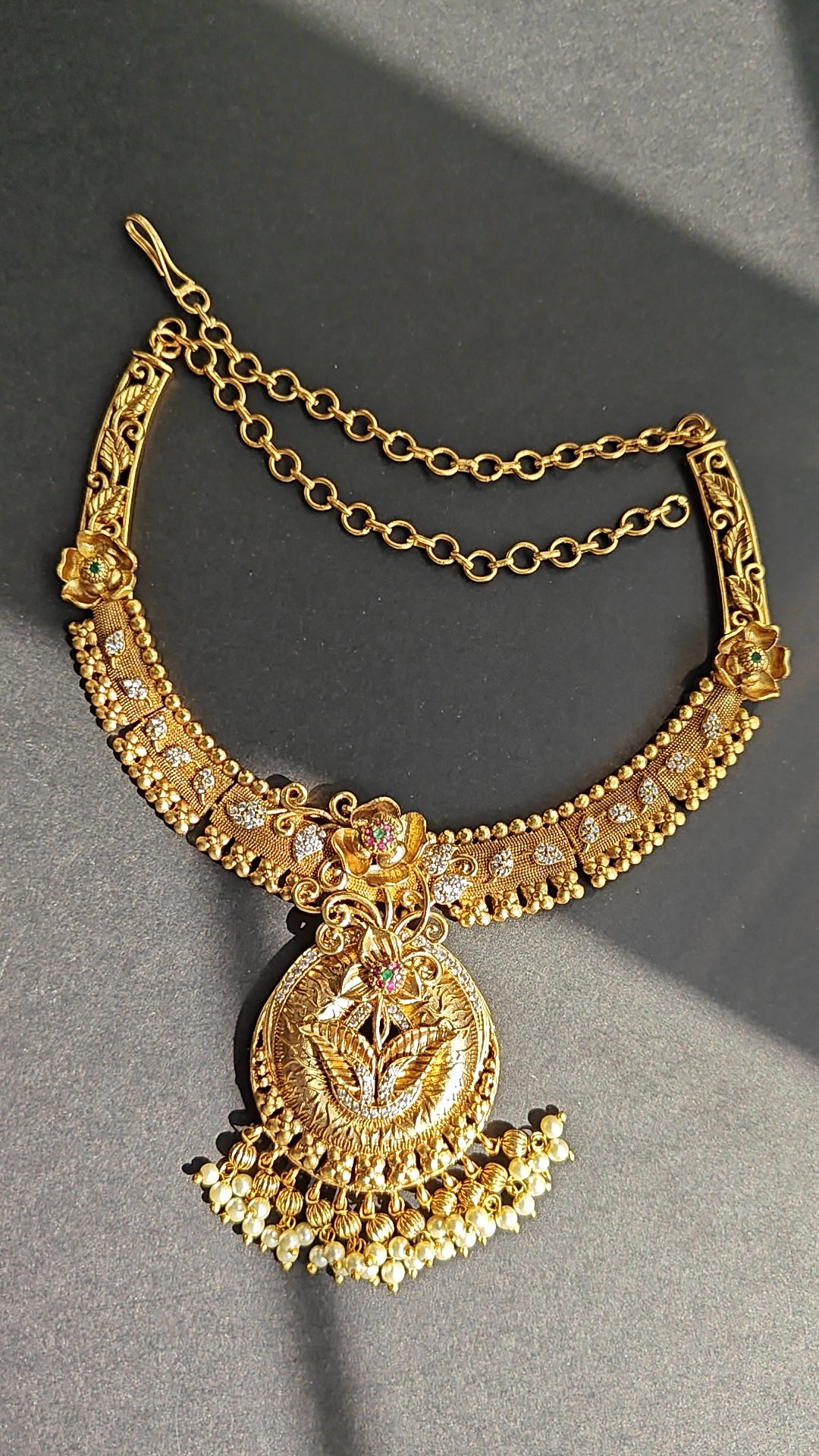 Rich Antique Kante with White Pearls & Earrings