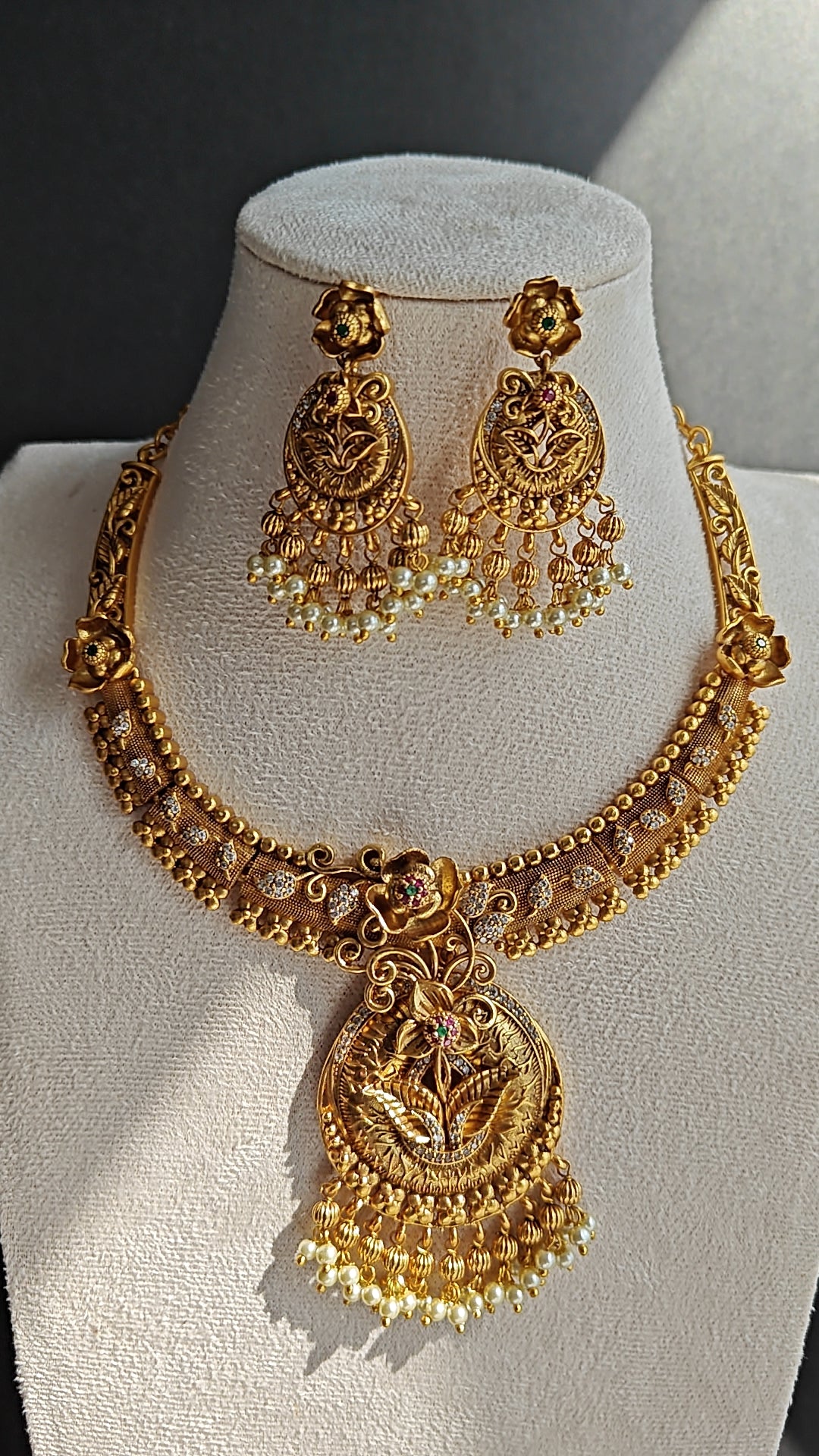Rich Antique Kante with White Pearls & Earrings