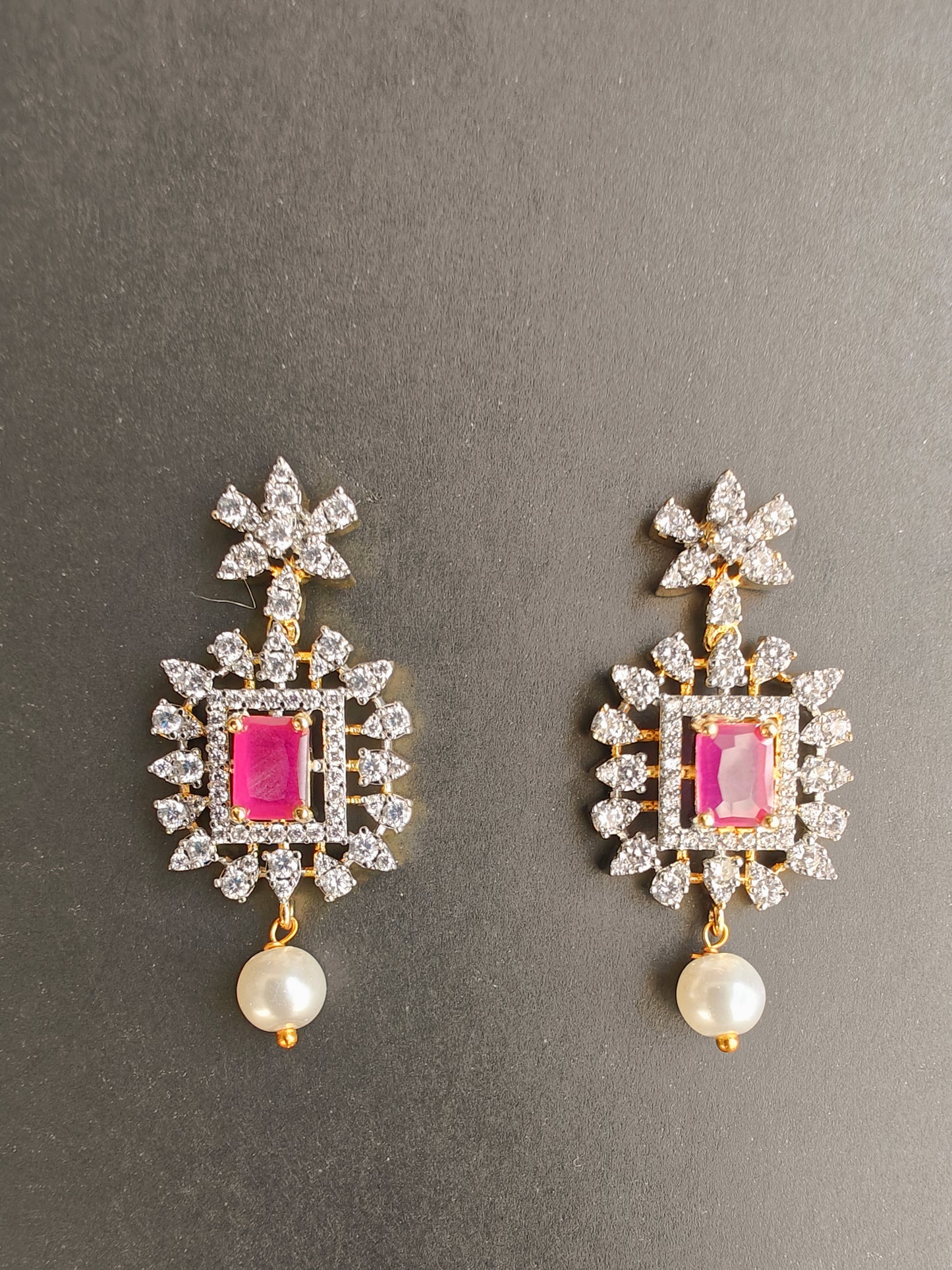 CZ Kante with Green, White & Red Stones, Pearls – With Earrings