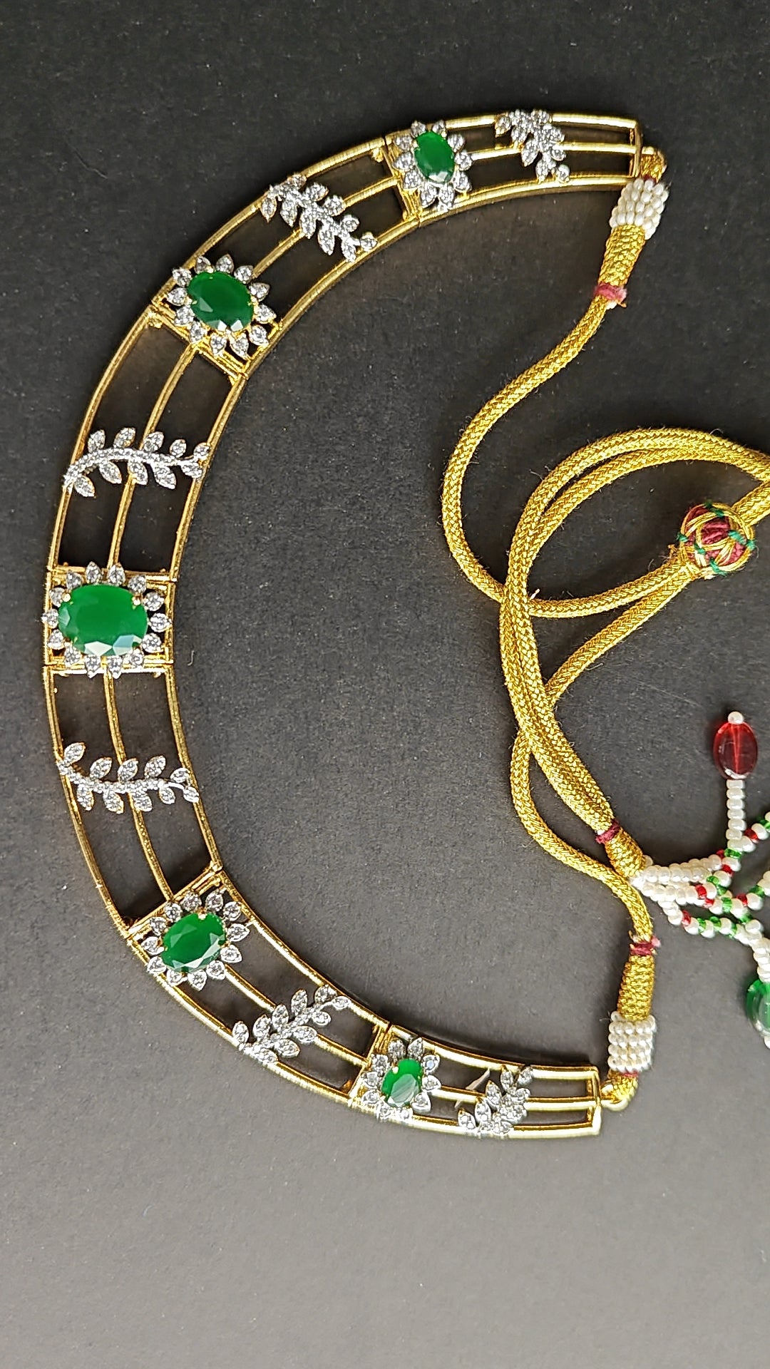 CZ Kante with Green Stones, White Stones & Pearls – With Earrings